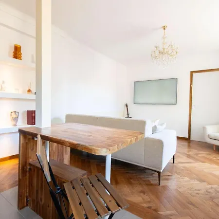 Appartamento Chic At Port 2 With Private Bathrooms & Ac