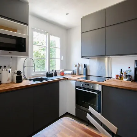 Chic At Port 2 With Private Bathrooms & Ac Nizza