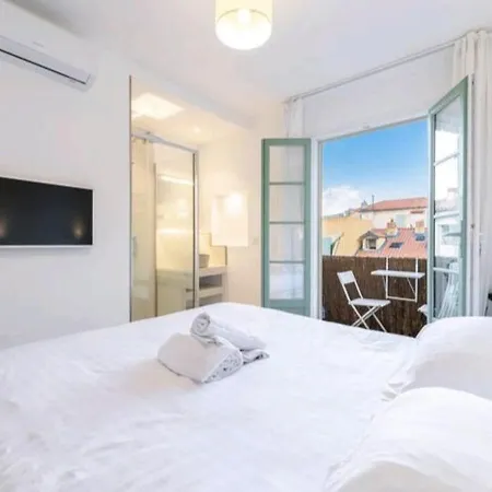 Chic At Port 2 With Private Bathrooms & Ac Appartamento Nizza